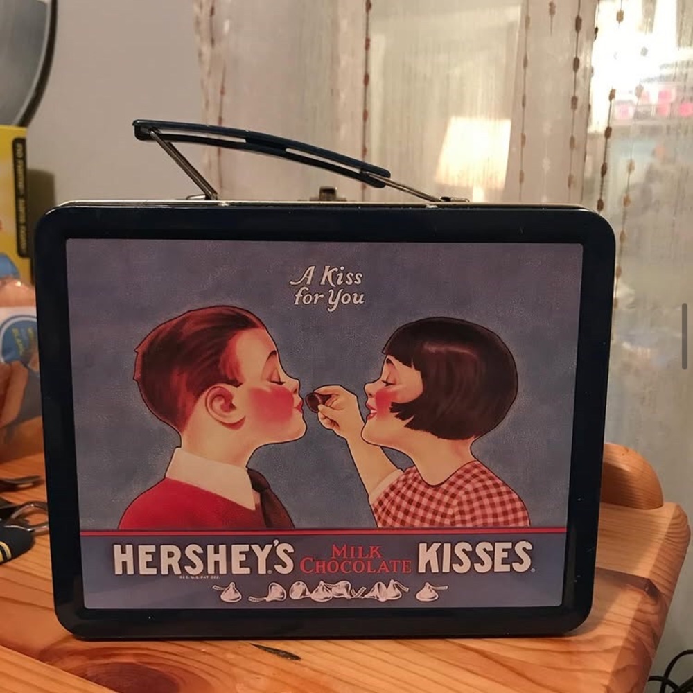 90s H E R S H E Y S Milk Chocolate K I S S E S lunch box